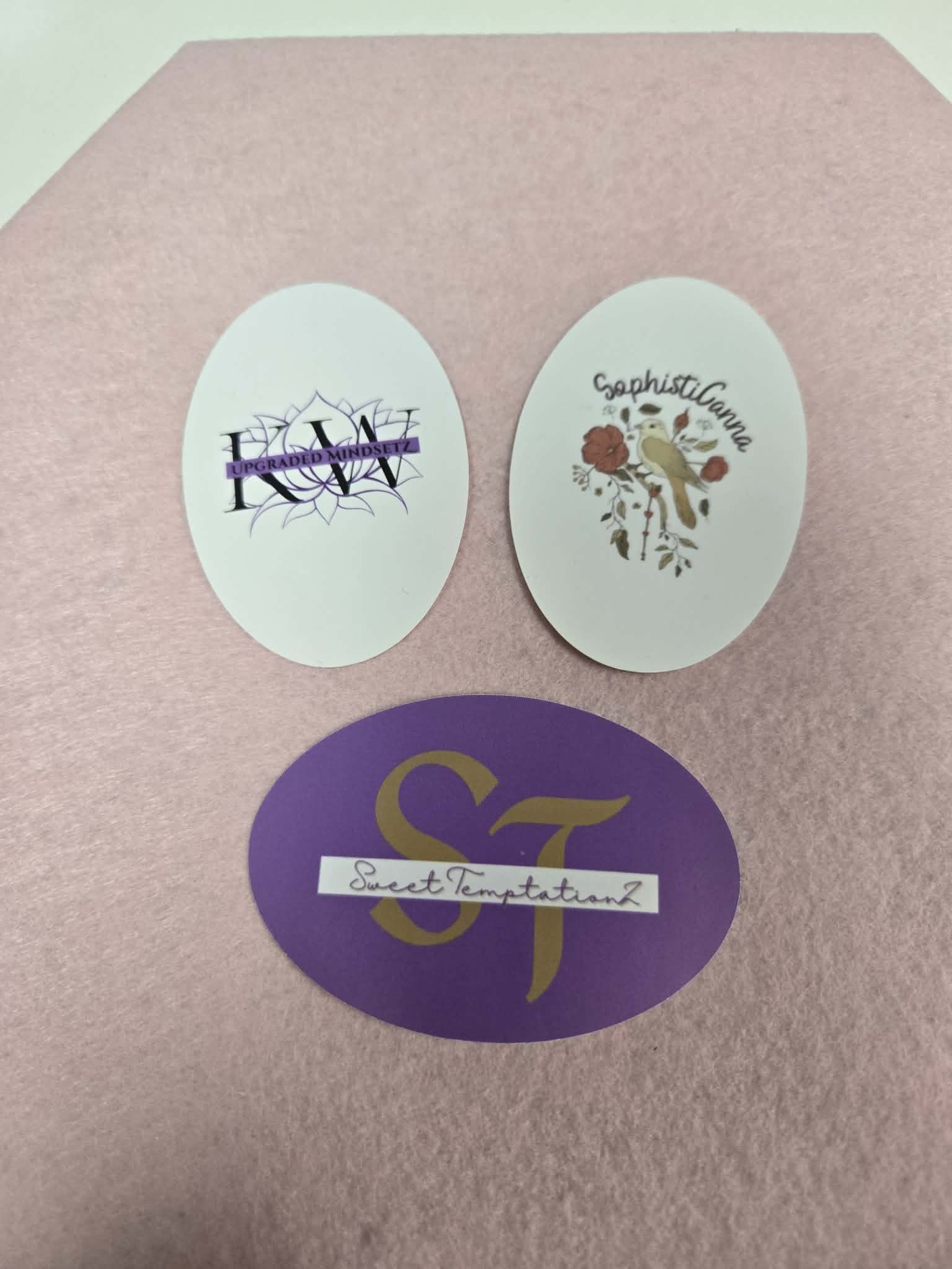 Example of Oval Sticker/Label that can be customized by Jennnayyy's.