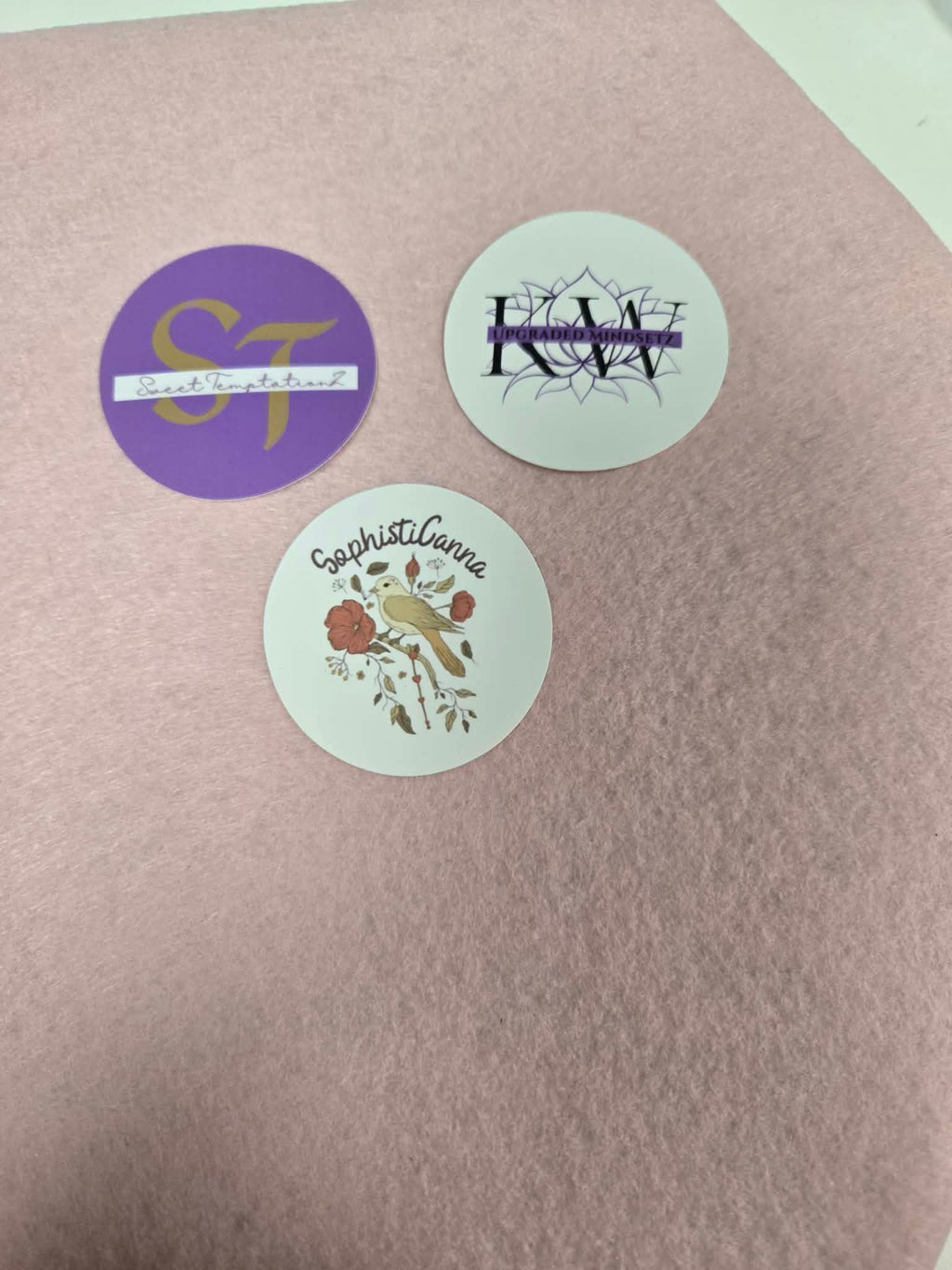 Example of labels for businesses that were created by Jennnayyy's.