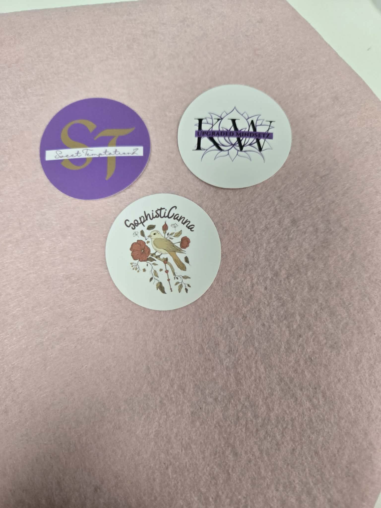 Example of labels for businesses that were created by Jennnayyy's.